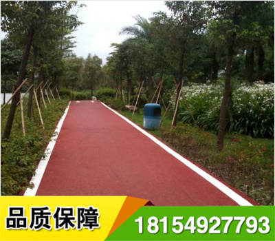 新疆雷辰恒星承接停車位劃線、道路熱熔劃線、市政道路劃線.